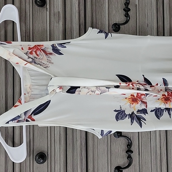 Chic Floral Midi Halter Dress. New With Tags - Picture 4 of 6